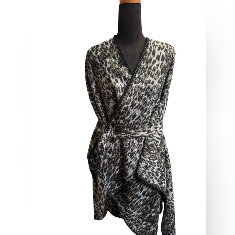 ANNE KLEIN OS Leopard Print Cozy Shawl Wrap Sweater Belted Gray Black EUC - Picture 8 of 14